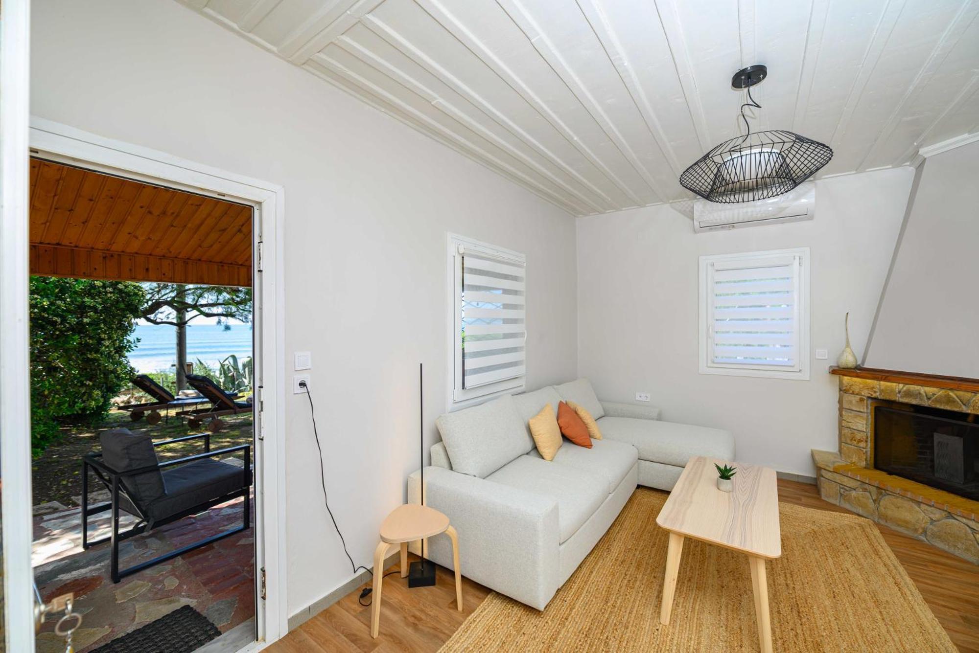 Salty Noses Beach House Paradise Perfect For Families Pyrgos  Ngoại thất bức ảnh